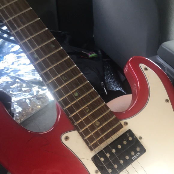 Guitar dean - Picture 2 of 3